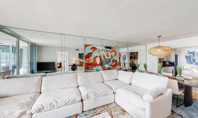 Key West Condo | Colorful waterfront condo with pool & hot tub, AC, W/D, & WiFi - dogs OK