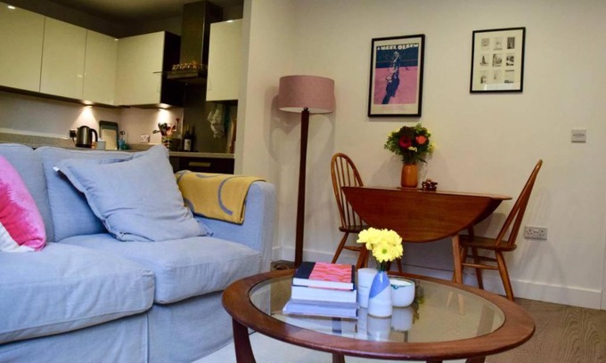 Haggerston Apartment | Colourful 1 Bedroom Flat in Haggerston