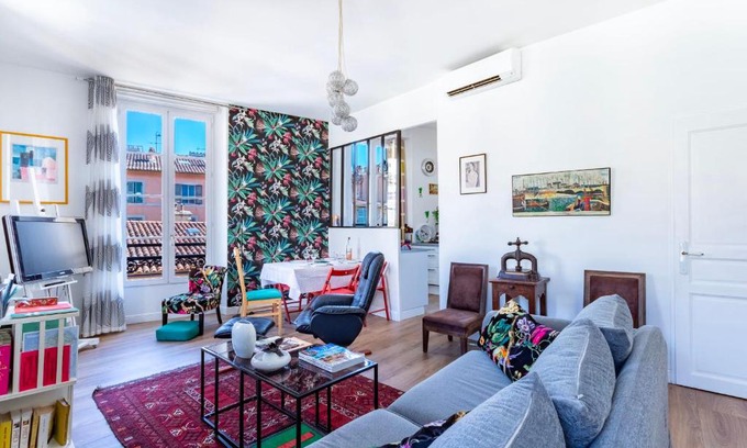 Hyeres City Centre Apartment | Colourful AC one-bedroom apartment in the historic centre - Dodo et Tartine