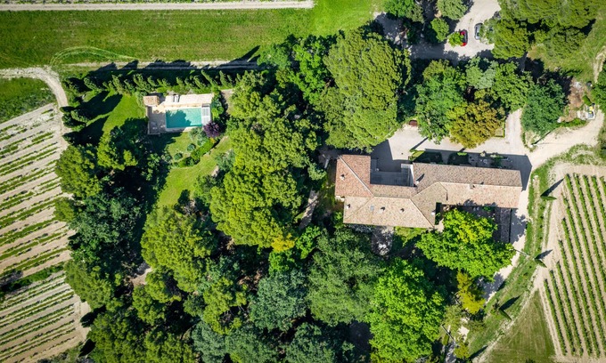 Saint-Hippolyte-le-Graveyron Apartment | Comfortable air-conditioned gîte, park and swimming pool, near Ventoux cyclists welcome