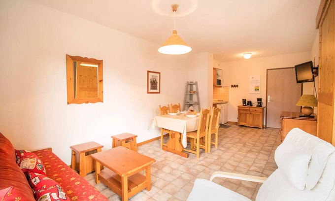Aussois Apartment | COM312: Wohnung in ruhiger Lage in der Nähe von kostenlosen Shuttles und Schwimmbad