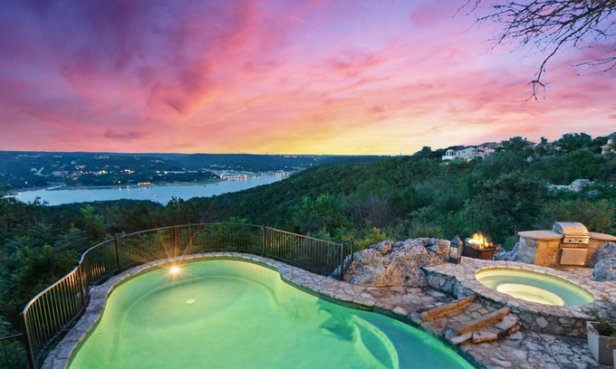 Lower Basin Lake Travis House | Comanche Overlook - Stunning Lake Travis Villa