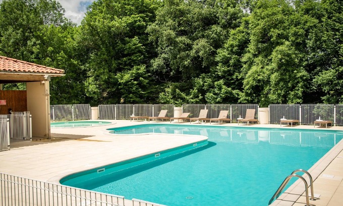 Lacapelle-Marival House | Combination of 2 houses on holiday park