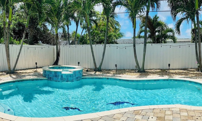 Deerfield Beach House | Come and enjoy your stay at The Blue Wave Beach Home!