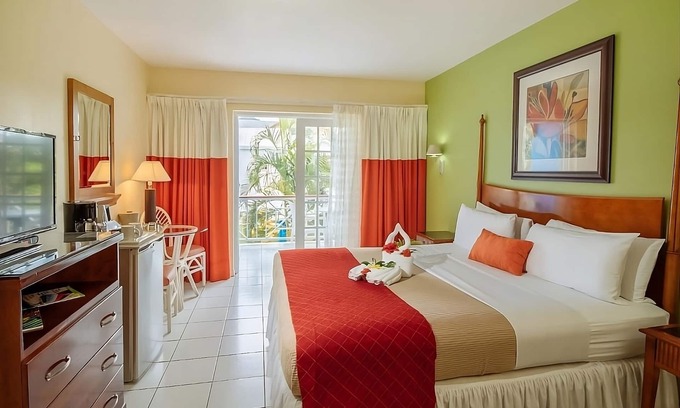 Rodney Bay Hotel | Come Create Memories w/Fun-filled Adventures at this Paradise! Pool, Parking