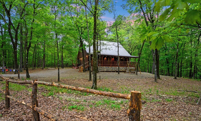 Broken Bow Cabin | Come have a national forest as your literal backyard!