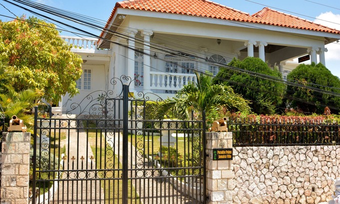 Paradise Acres Villa | Come relax and unwind and enjoy a piece of Paradise in montego Bay Jamaica