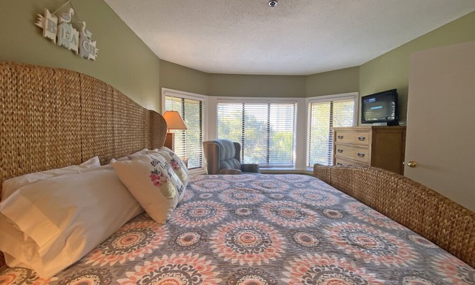Arcadian Shores Condo | *Come Relax in This Private Bungalow by the Beach at Kingston Plantation!!*