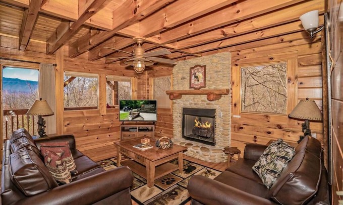 Gatlinburg - Pigeon Forge Resort | Come stay at a Mountain Dream for amazing views!