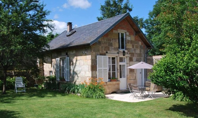Semur-en-Auxois House | COMFORT air-conditioned house with garden, terrace in Medieval City in Burgundy