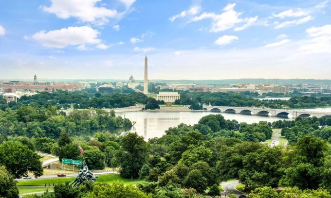 Radnor - Fort Myer Heights Resort | Comfort and Convenience in Red Lion Hotel Rosslyn Iwo Jima! Free Onsite Parking!