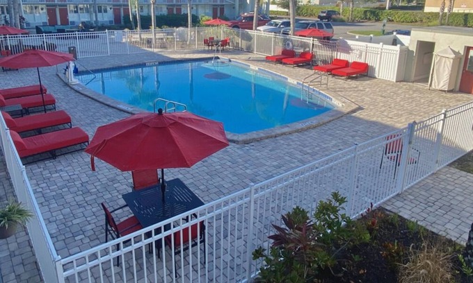 June Park House | Comfort and Convenience! 2 Serene Units, Free Breakfast, Near Melbourne Beach