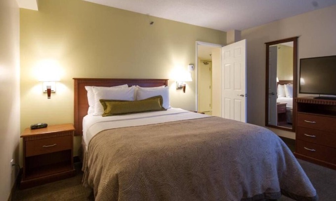 Quartier des Spectacles House | Comfort and Convenience! 4 Relaxing Units, Pets Allowed, Near Place des Arts