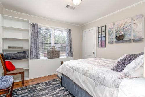 Pine Bluff House | Comfort and Joy