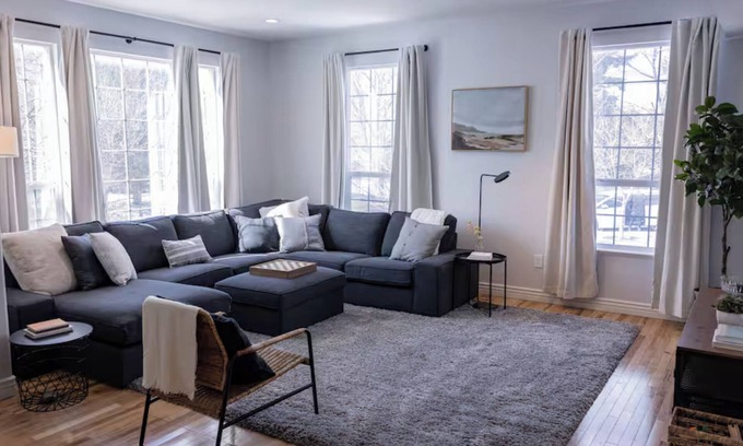 Foot Hills House | Comfort and Luxury! Smart TVs in every room!
