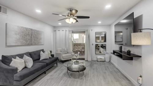 Camelback East House | Comfort and Style in the Phoenix Biltmore Area!