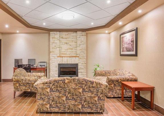 Banff Trail Hotel | Comfort Inn and Suites University