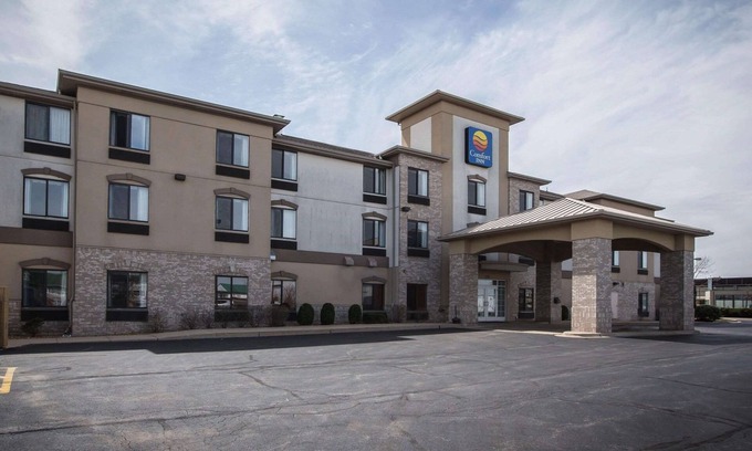 Village of Lakewood Hotel | Comfort Inn Crystal Lake - Algonquin