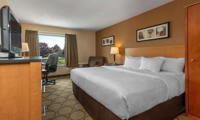 Kingston Hotel | Comfort Inn Highway 401
