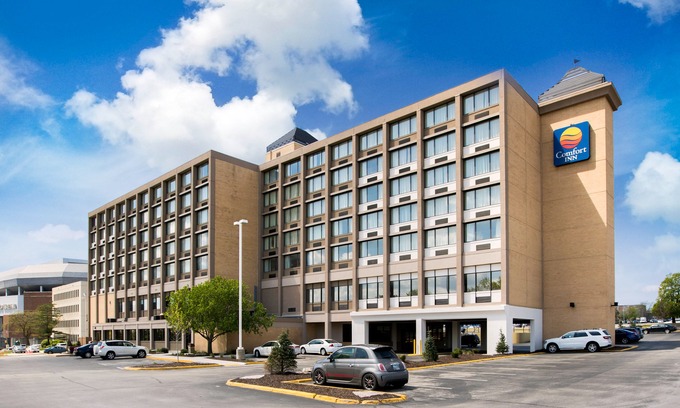 Downtown Des Moines Hotel | Comfort Inn & Suites Event Center