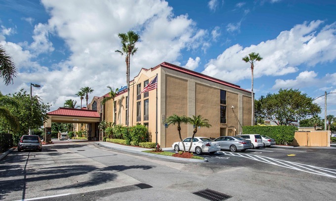 Lantana Hotel | Comfort Inn & Suites Lantana - West Palm Beach South