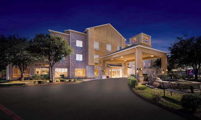 Corinth Hotel | Comfort Inn & Suites Near Lake Lewisville