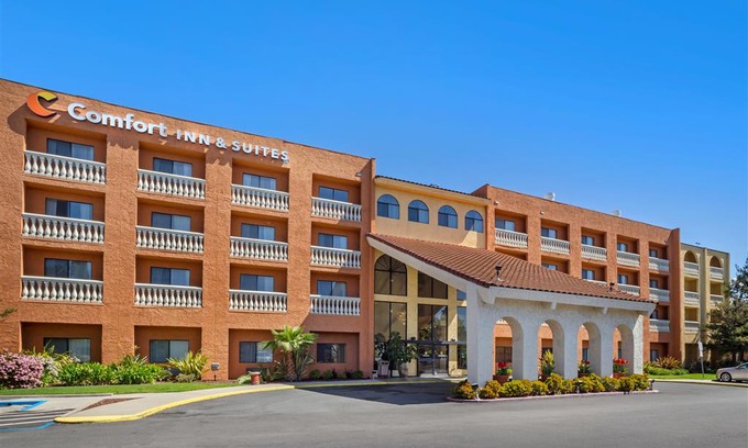 Newark Hotel | Comfort Inn & Suites Newark Fremont / Silicon Valley
