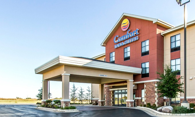 Shawnee Hotel | Comfort Inn & Suites Shawnee North Near I-40