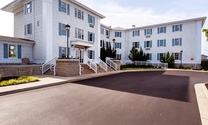 Chincoteague Hotel | Comfort Suites Chincoteague Island Bayfront Resort