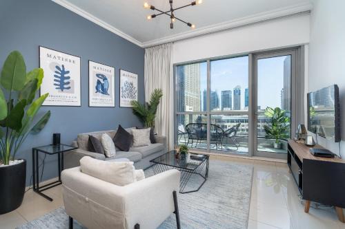 Dubai Marina Apartment | Comfortable 1BR with Amazing Views Perfect for 4!