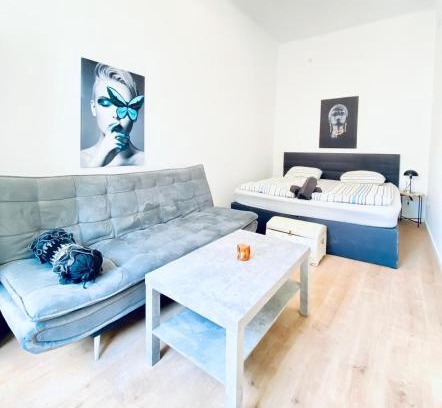 Rudolfsheim-Funfhaus Apartment | Comfortable 5BR Accommodation 7 Min to Westbahnhof
