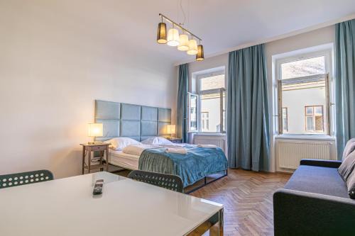 Wieden Apartment | Comfortable & Amazing 2 BR Hideaway w Local Flair