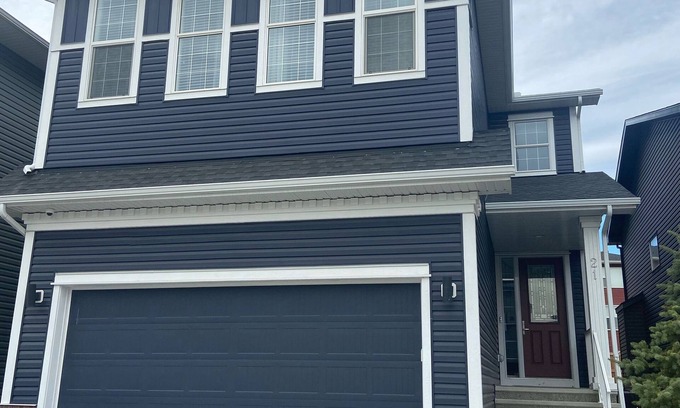 Calgary House | Comfortable and beautiful brand new suite in SW