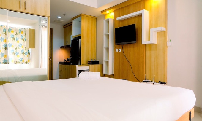 Cikarang Hotel | Comfortable and Clean Studio at The Oasis Apartment