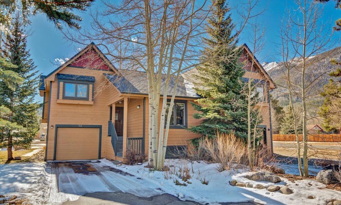 Frisco House | Comfortable and nice condo located a few blocks from Main Street, Frisco. Private Hot Tub!