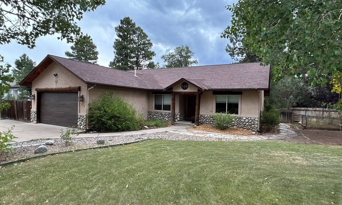 Durango House | Comfortable and spacious 3 bedroom home near Durango ideal for families & groups