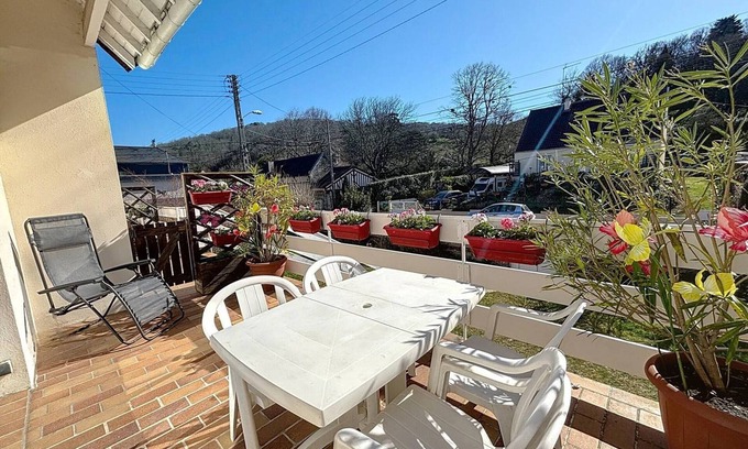 Dives-sur-Mer Apartment | Comfortable apartment near Port Guillaume for 4 with pets allowed