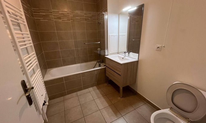 Mons - Plaine basse Apartment | Comfortable apartment 5 mins from Orly airport and 15 mns from Paris!