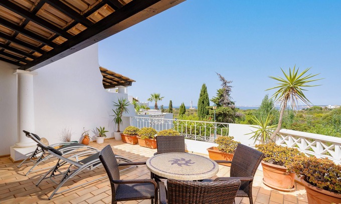 Ferragudo Apartment | Comfortable apartment with sea view near the beaches