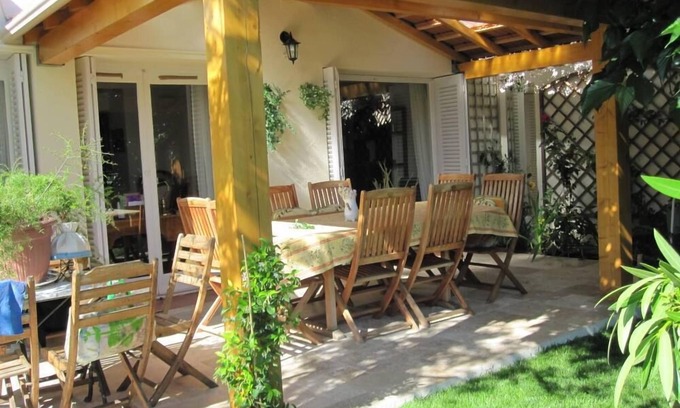 Hyeres City Centre Apartment | Comfortable apartment/villa on the ground floor of a 2-storey house