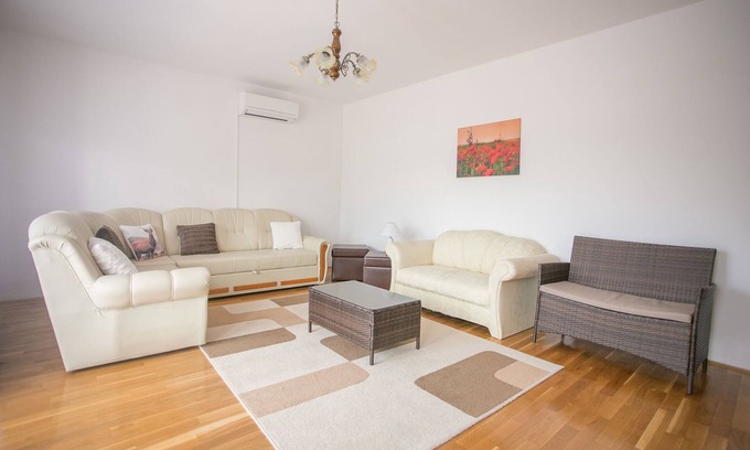 Buzet Other | Comfortable apartment with a shared swimming pool for up to 4 persons