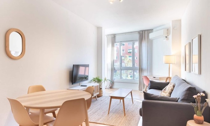 La Sagrada Familia Apartment | Comfortable Apt. for groups next to S. Familia