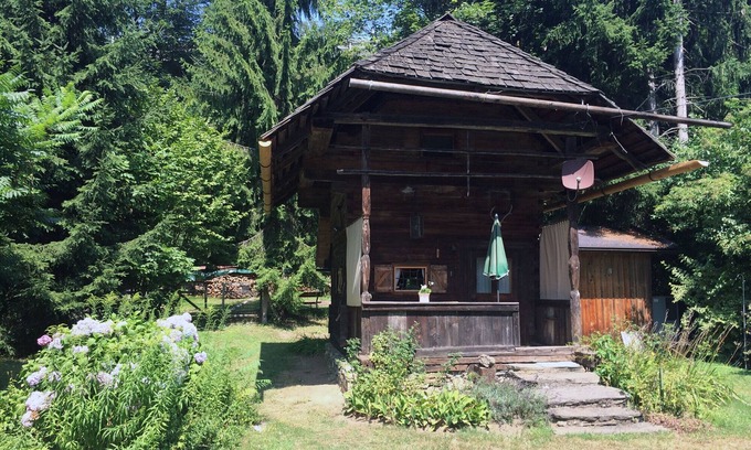 Krumpendorf am Woerther See Cabin | comfortable blockhouse for 2 persons with garden, lake nearby