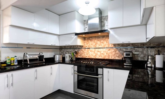 Sector 1 Apartment | Comfortable & Central 3-BDR apart in San Isidro, Lima (10 min from the ocean)