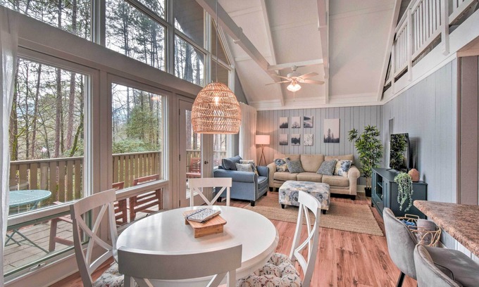 Salem Condo | Comfortable Condo on Keowee Key Golf Course!