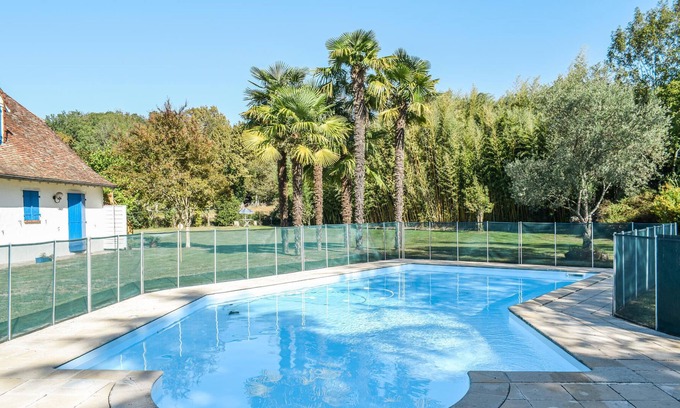 Navarrenx House | Comfortable cottage with large outdoor pool and views of the Pyrenees.