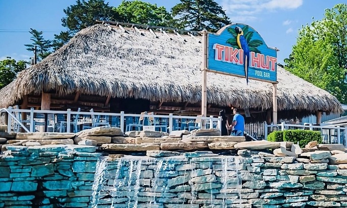 Osage Beach Hotel | Comfortable Countryside Stay! 2 Comfortable Units, Pool, Free Parking