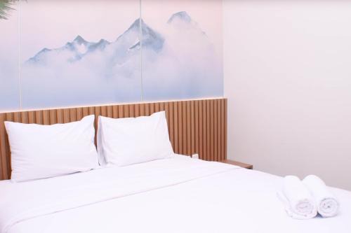 Cikarang Apartment | Comfortable Design Studio Room at Vasanta Innopark Apartment By Travelio