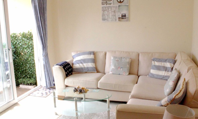 Sidmouth Apartment | Comfortable double-bed Sidmouth apartment, a minute's easy walk to the seafront