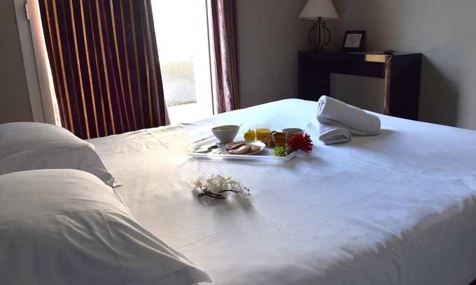 Sanary-sur-Mer Hotel | Comfortable Family Stay | Close to Attractions: Le Sana Beach & Port Sanary